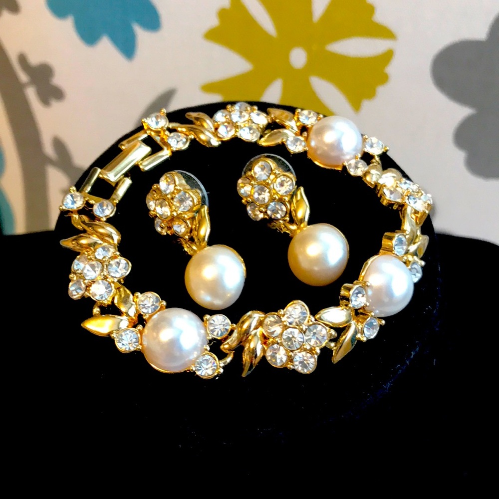 Bracelet and earrings set